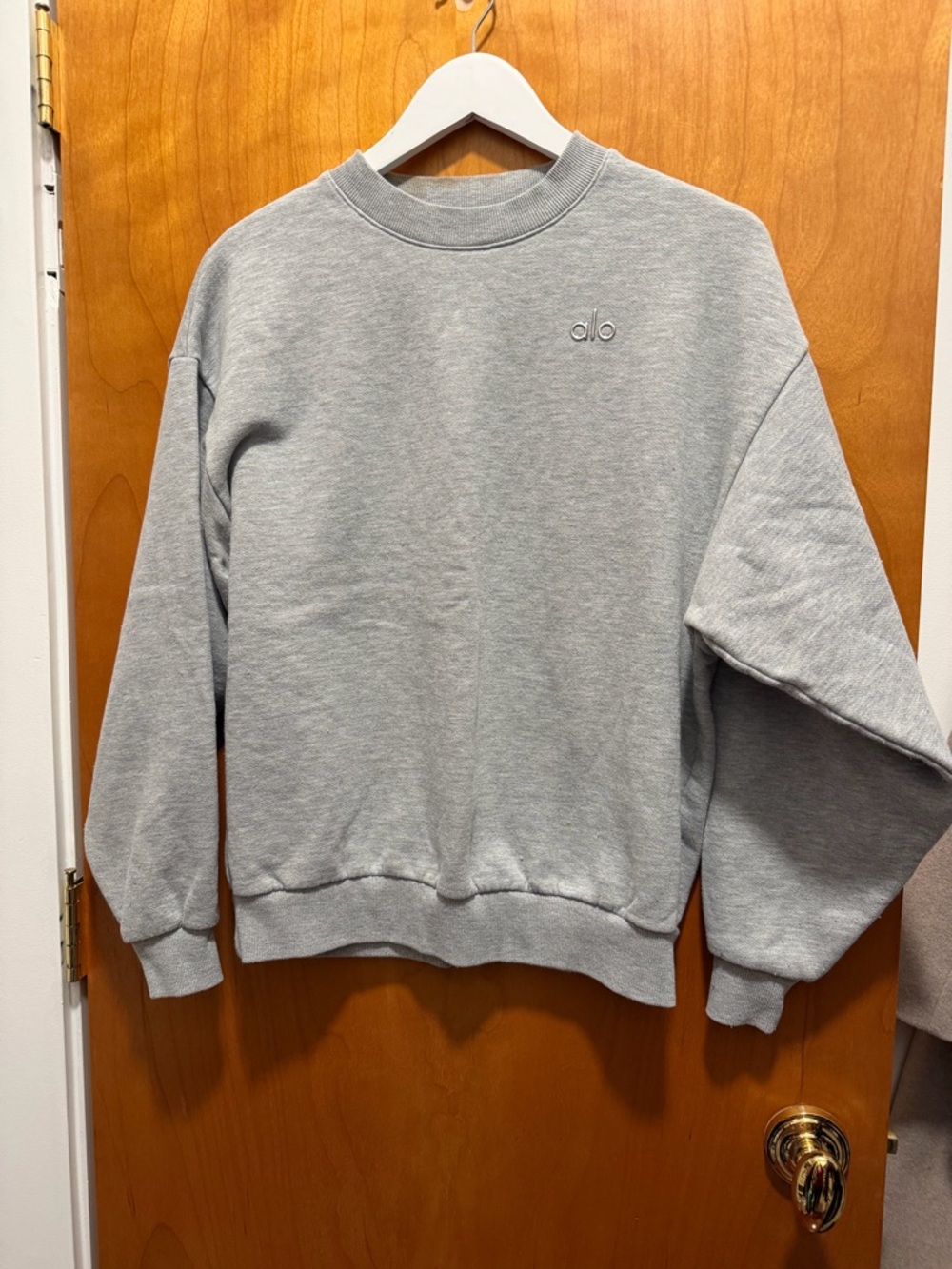 Alo women Classic Crewneck Sweatshirt - Light Gray